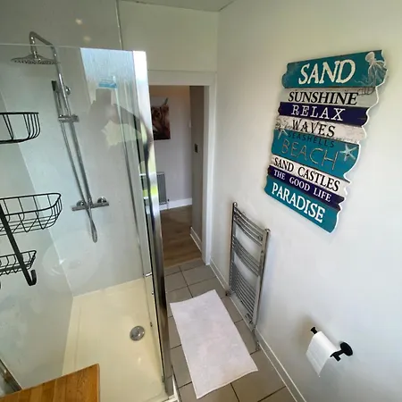 Modern Quiet Center Airport 2 Bedroom * אדינבורו