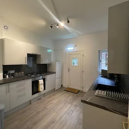 Daire 2 Bedrooms In Near Center *
