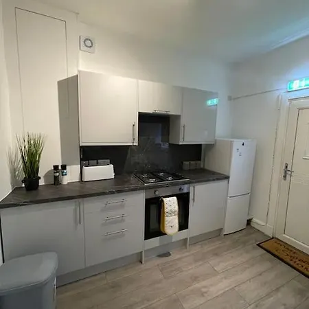 2 Bedrooms In Near Center * Édimbourg