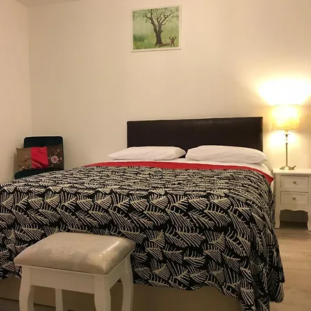 Two Bedrooms With 3 Double Beds 2 Bathrooms * Edinburgh