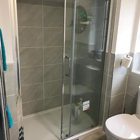 Two Bedrooms With 3 Double Beds 2 Bathrooms * Edinburgh