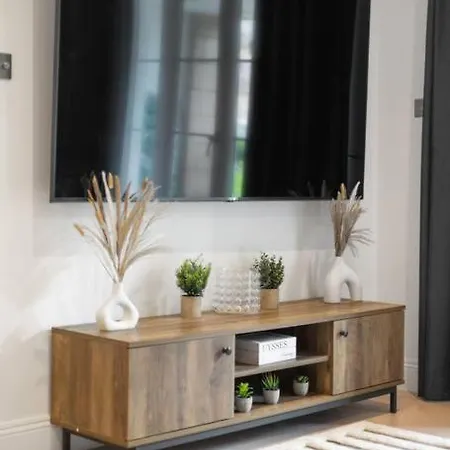 Modern 2 Bed *