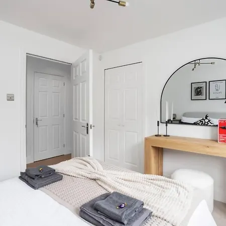 Modern 2 Bed *