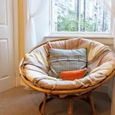 Bright Modern Arthurs Seat 2 Bedroom Edinburgh