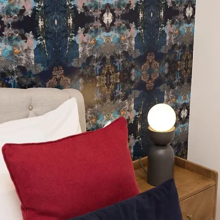 Stylish Mews House Old Town 1-br With Parking Apartment