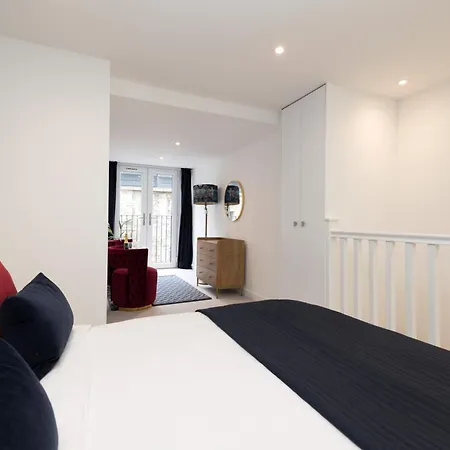 Apartment Stylish Mews House Old Town 1-br With Parking