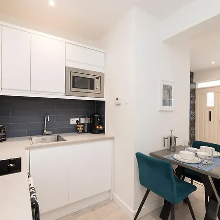 Apartment Stylish Mews House Old Town 1-br With Parking *