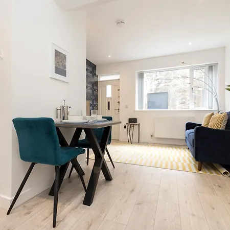 Stylish Mews House Old Town 1-br With Parking Apartment Edinburgh