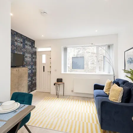 Apartment Stylish Mews House Old Town 1-br With Parking