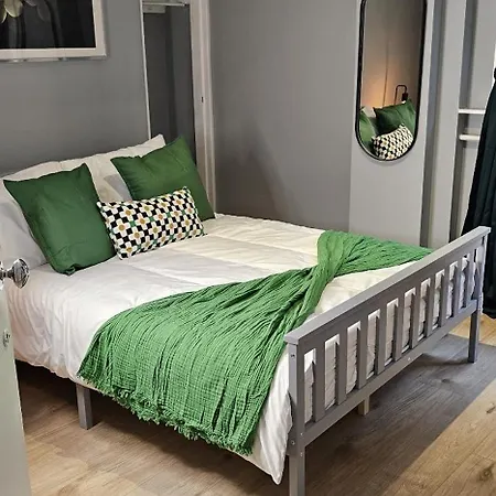 Westfield Near Murrayfield Stadium * Edinburgh