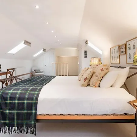 アパート Super - Georgian Double Upper Flat With Castle Views In New Town エディンバラ