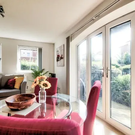 Bright & Modern Flat *