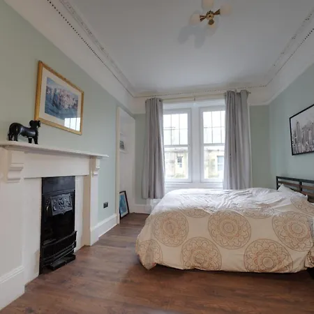 Stylish Fringe Flat Near Leith Walk Fast Wi-fi & Self Check-in Edynburg