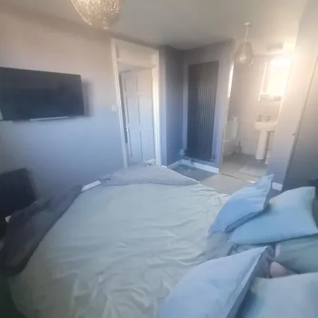 Edinburgh- 2 Double Available * אדינבורו