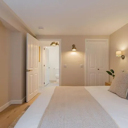 Superb Two Bedroom 2 Bathroom Morningside Apartament *