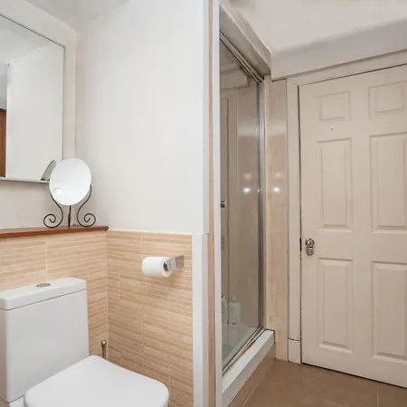 The Old School In Dean Village Apartment