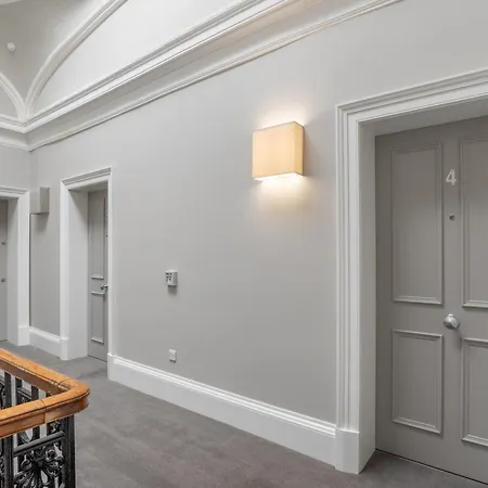 Flat With Majestic Views In West End Wonderland Apartment *