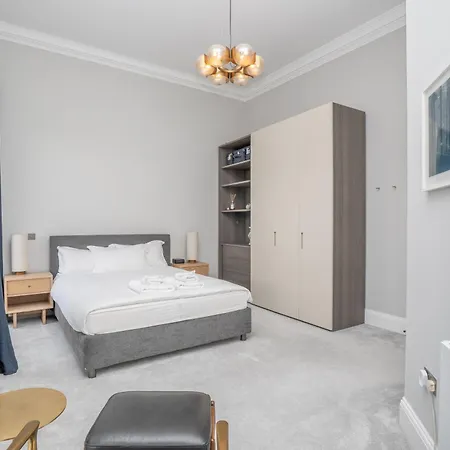 Apartment Flat With Majestic Views In West End Wonderland