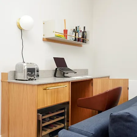 Flat With Majestic Views In West End Wonderland Apartment