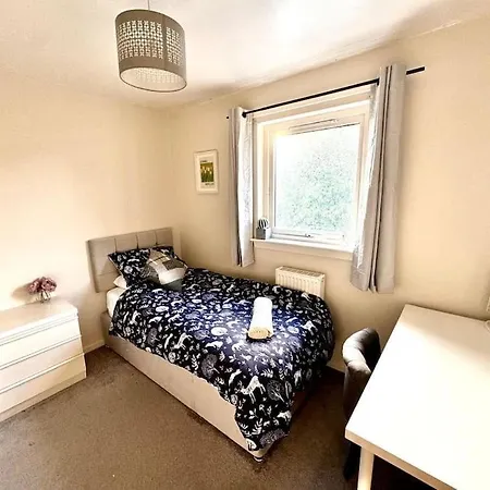 Three Bedroom House * Edinburgh