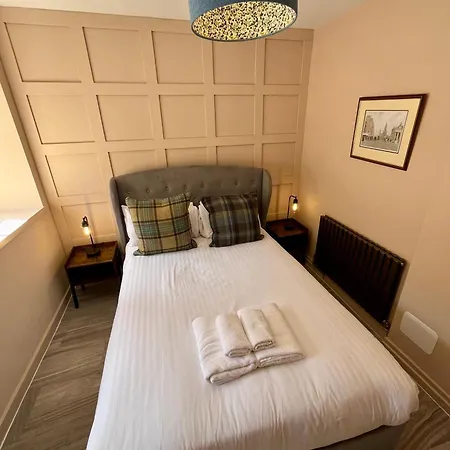 Boutique Castle View 3 Bedroom * Edinburgh