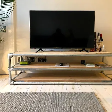 Relax In Style In Edinburghs Buzzing West End Appartement