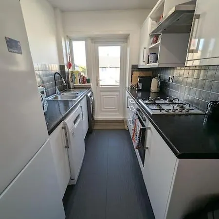 Apartment Lovely 3-bed Flat *