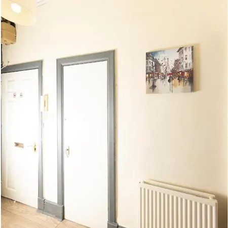 Warm & Welcoming Apartment, City Center - Meadows 4 Apartment Edinburgh