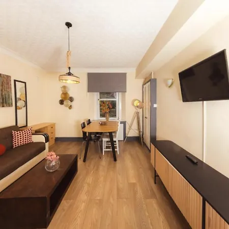 Apartment Warm & Welcoming Apartment, City Center - Meadows 4