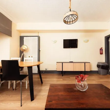Warm & Welcoming Apartment, City Center - Meadows 4