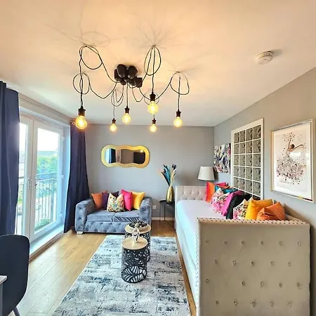 4 Separate Beds, Sleeps 6, Beautiful 2 Bed Daire Edinburgh