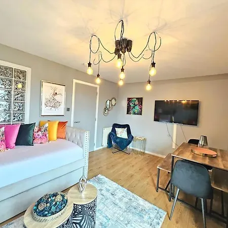 4 Separate Beds, Sleeps 6, Beautiful 2 Bed Daire *