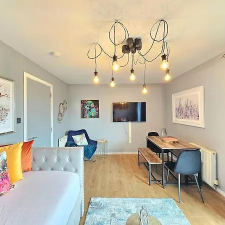 Daire 4 Separate Beds, Sleeps 6, Beautiful 2 Bed Edinburgh