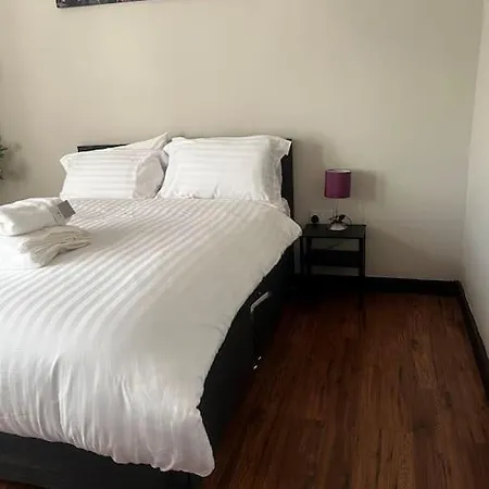 One Bedroom In Gorgie With New Heating System