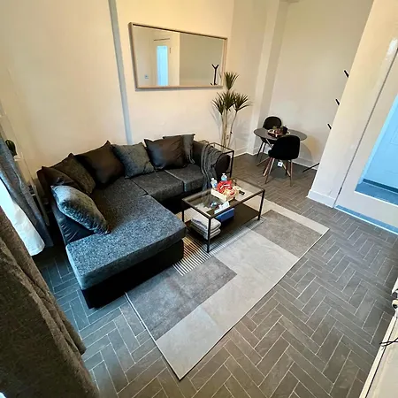 2 Bed Flat In