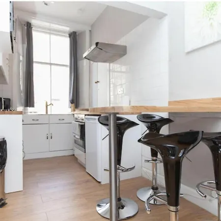 Apartment Bright And Homely Near Holyrood - City Centre