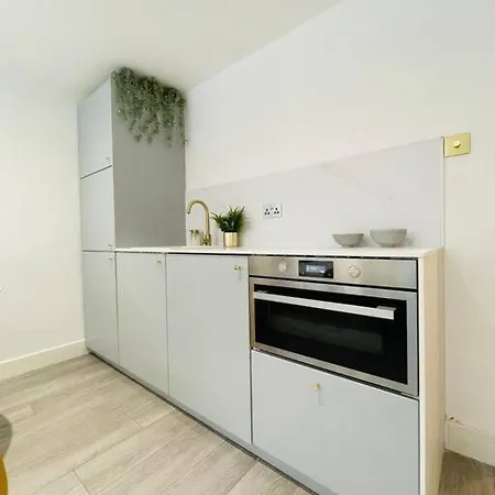 Daire Designer In With Free Parking *