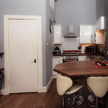 Apartment Warm By Holyrood Palace!