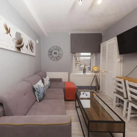 Cozy City Centre By The Meadows! 5 Apartment