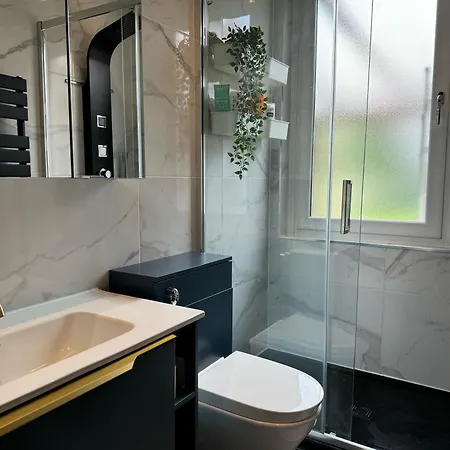 Apartament Rena- Bright And Modern Center Apartment.