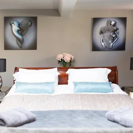 Beautifully Modernised - What'app - 0034-656-619-782 - For Reservations! Edimburgo