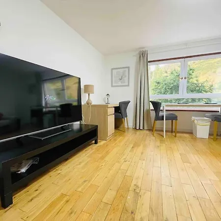 Close To Holyrood And Arthur Seat, Beautiful Scenic Views Apartment *