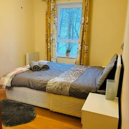 Two Bedrooms With Free Parking Apartment *