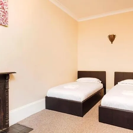 Spacious New Town Garden Flat Apartment