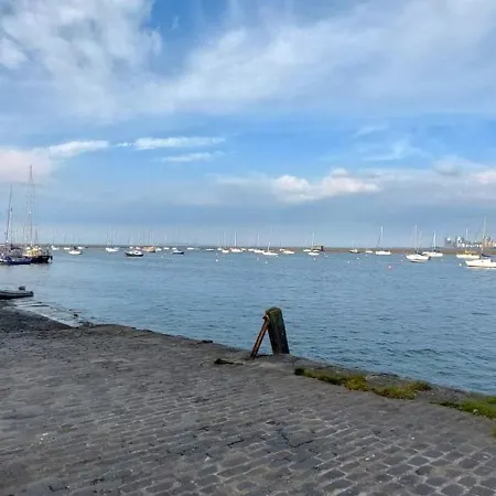 Dom wakacyjny Lovely Sea Rooms, Easy Access To Centre & Airport *