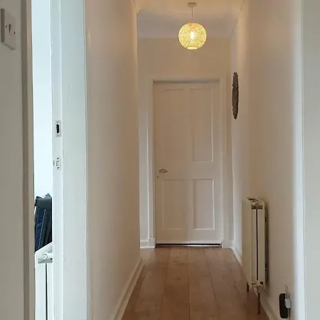 בית הארחה Comfortable Double Room, Great Transport To City Centre And Airport, 5 Mins To Beach, Great Value