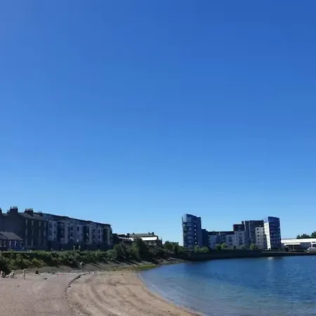 Dom wakacyjny Lovely Sea Rooms, Easy Access To Centre & Airport *