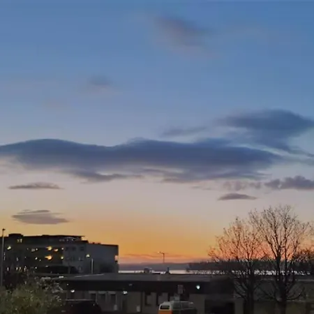 Lovely Sea Rooms, Easy Access To Centre & Airport *