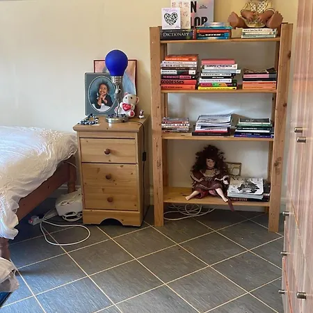 Private Bedroom In Detached In Newington