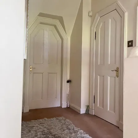 Private Bedroom In Detached In Newington Edinburgh